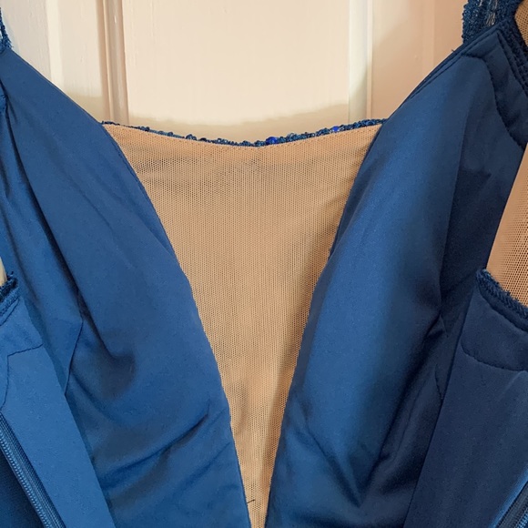 Petite Alex Evenings, blue, formal dress size 4P. - Picture 10 of 14